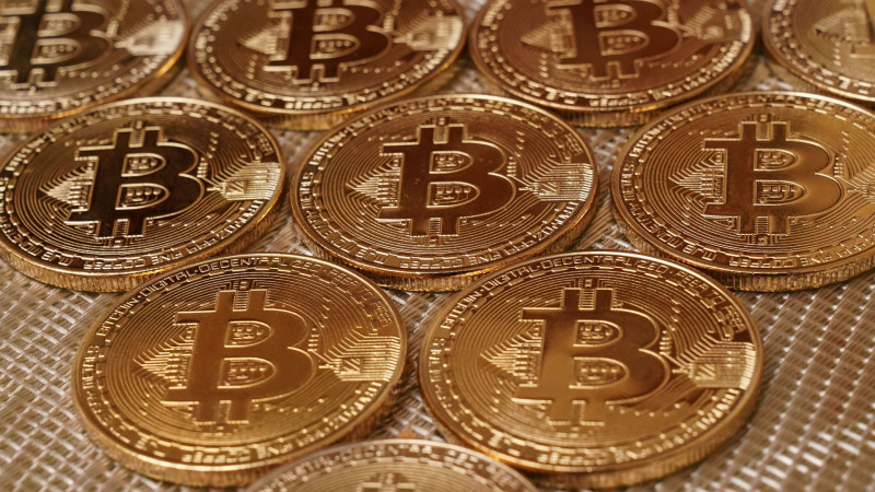 Стоимость биткоина опустилась ниже 68 тысяч долларов впервые с начала ноября 2024 года